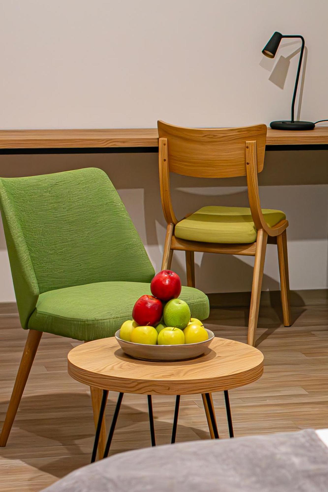 Novy Hotel Жельона Гора Екстериор снимка