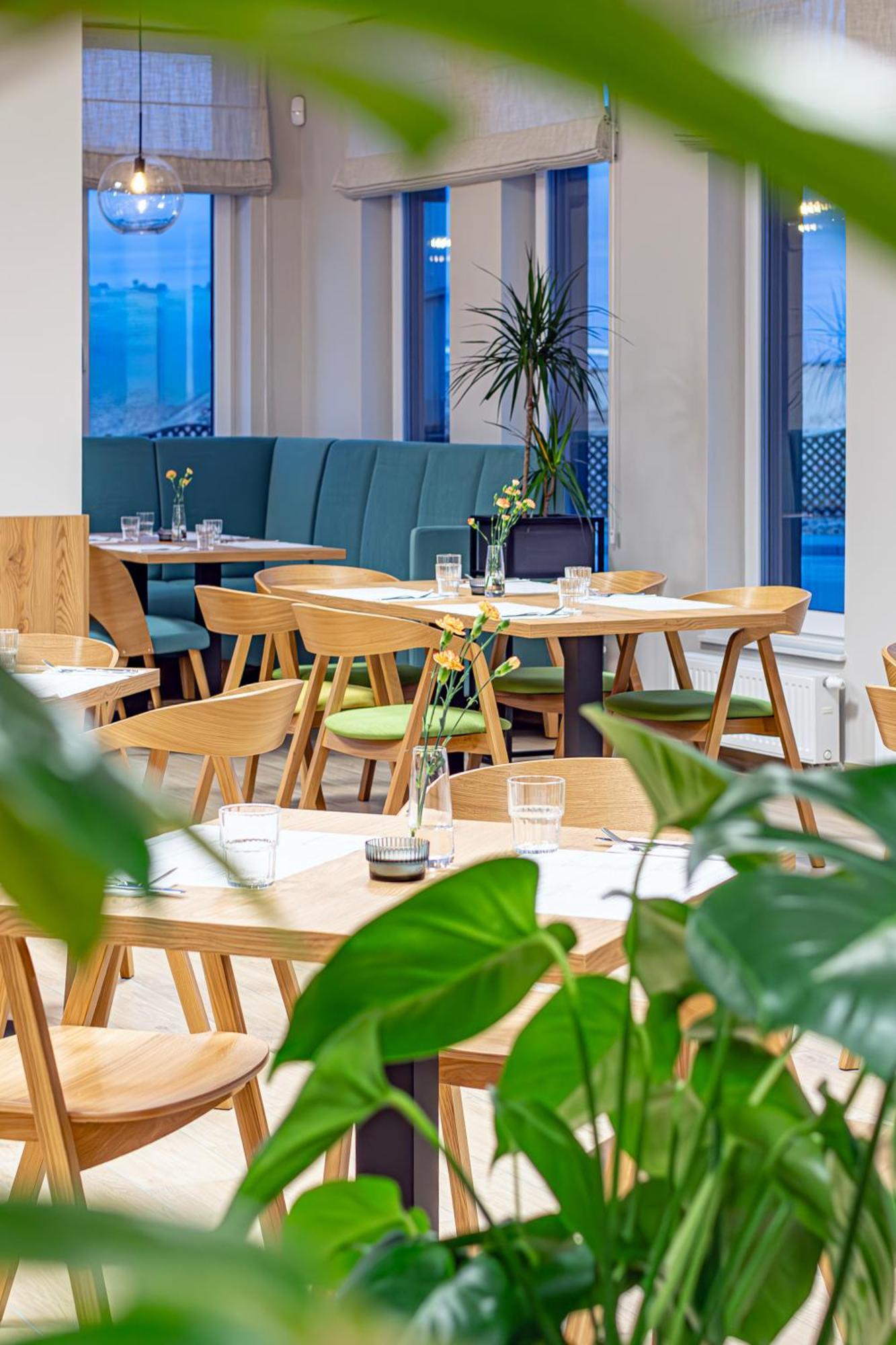 Novy Hotel Жельона Гора Екстериор снимка